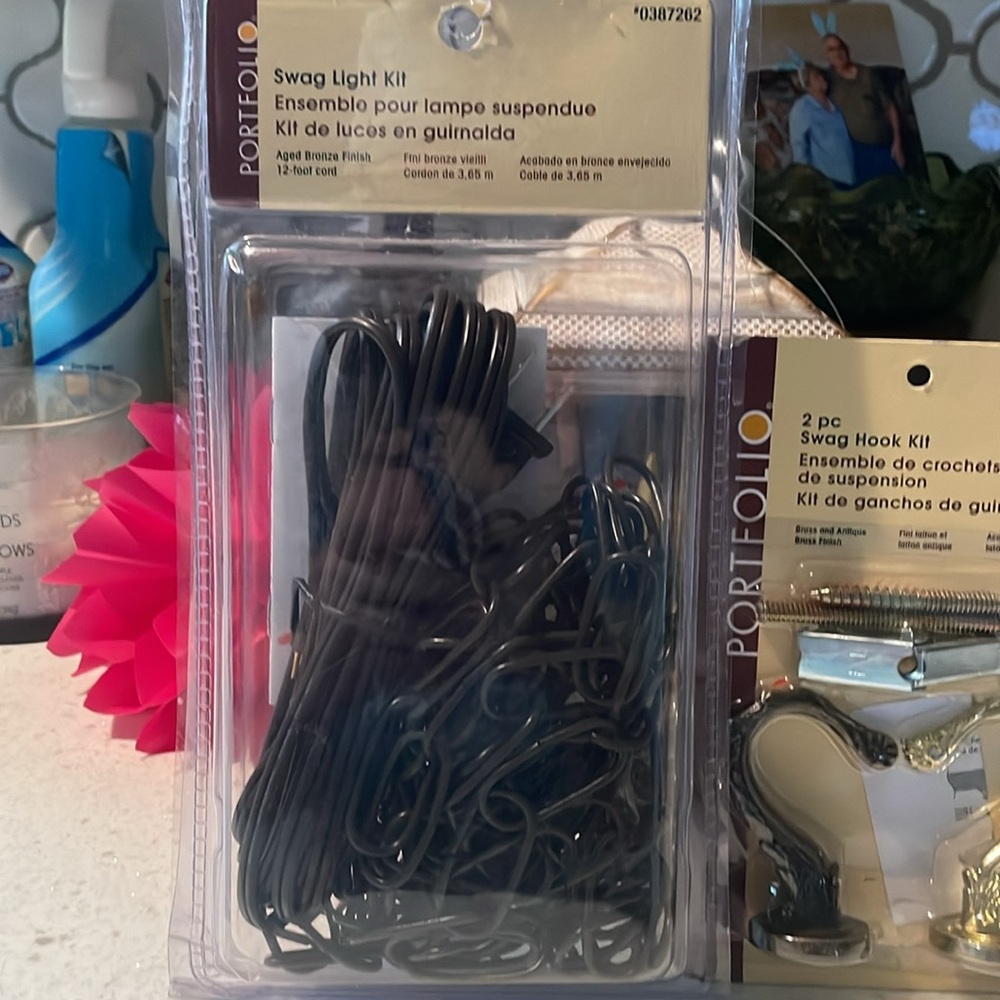 Swag light kit & Swag hook kit New in package